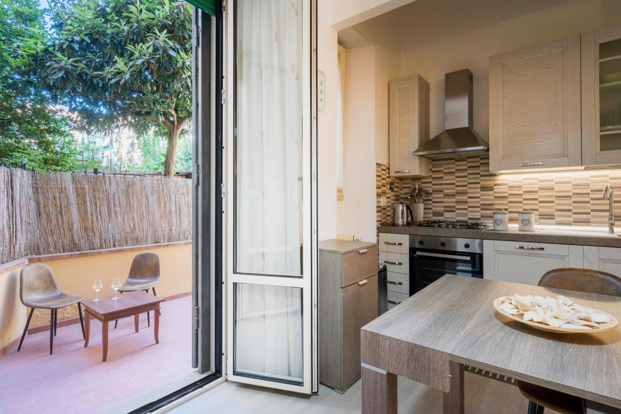 Appartamento Incantevole Con Patio ฟลอเรนซ์ ภายนอก รูปภาพ